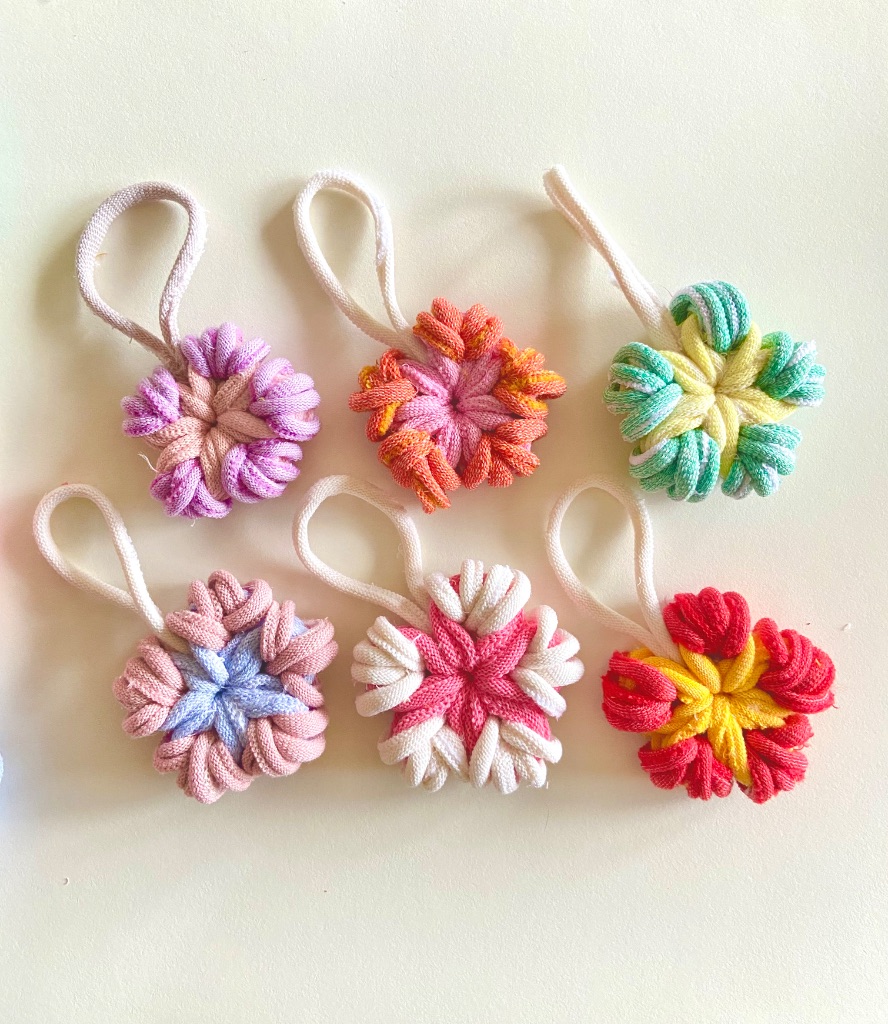 彩色襪圈花朵作品